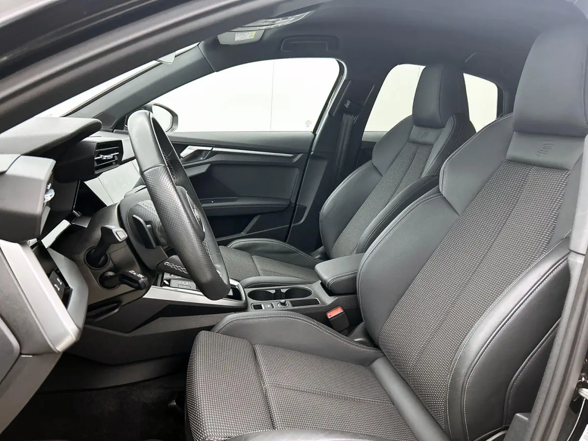 30 TFSI S edition DEMO ! Navigatie Apple Carplay/Android Auto Parkeersensoren Adaptive Cruise Control Virtual Cockpit Climate Control Getinte ramen Lichtmetalen velgen