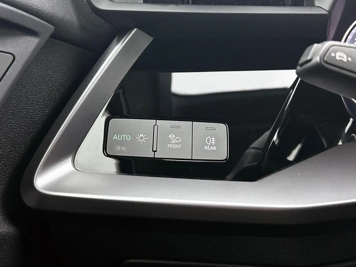 30 TFSI S edition DEMO ! Navigatie Apple Carplay/Android Auto Parkeersensoren Adaptive Cruise Control Virtual Cockpit Climate Control Getinte ramen Lichtmetalen velgen