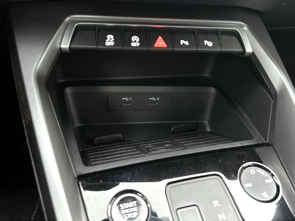 30 TFSI S edition DEMO ! Navigatie Apple Carplay/Android Auto Parkeersensoren Adaptive Cruise Control Virtual Cockpit Climate Control Getinte ramen Lichtmetalen velgen