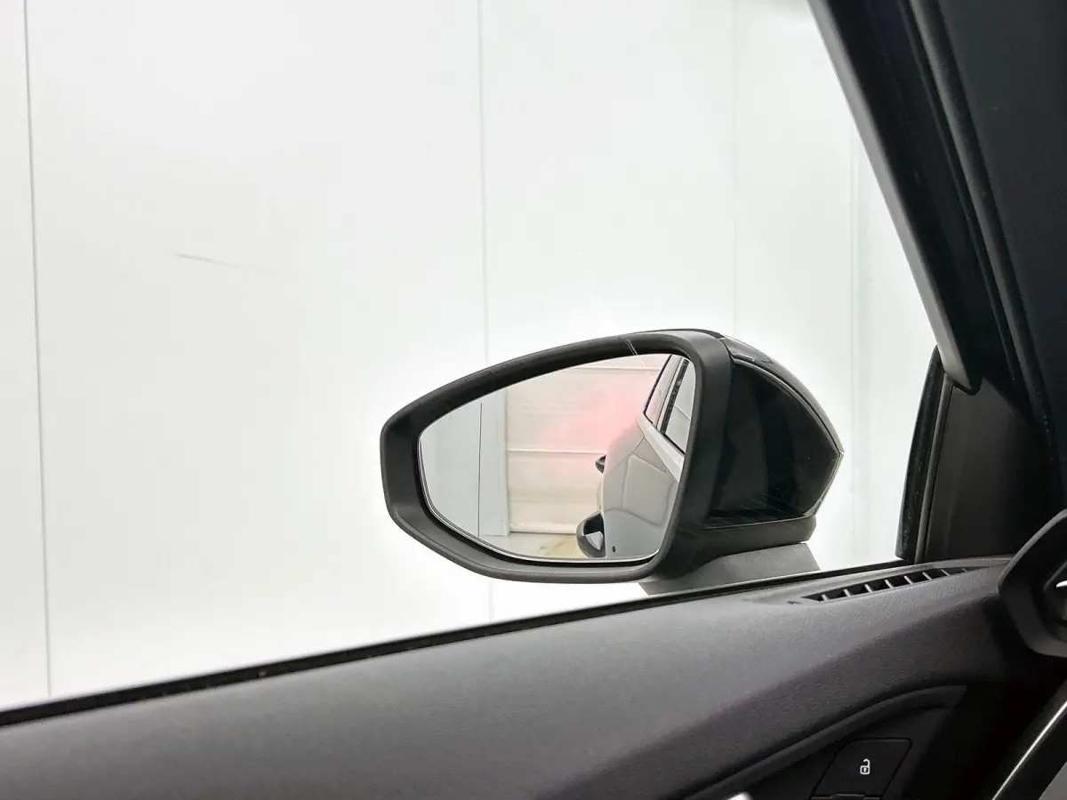 30 TFSI S edition DEMO ! Navigatie Apple Carplay/Android Auto Parkeersensoren Adaptive Cruise Control Virtual Cockpit Climate Control Getinte ramen Lichtmetalen velgen