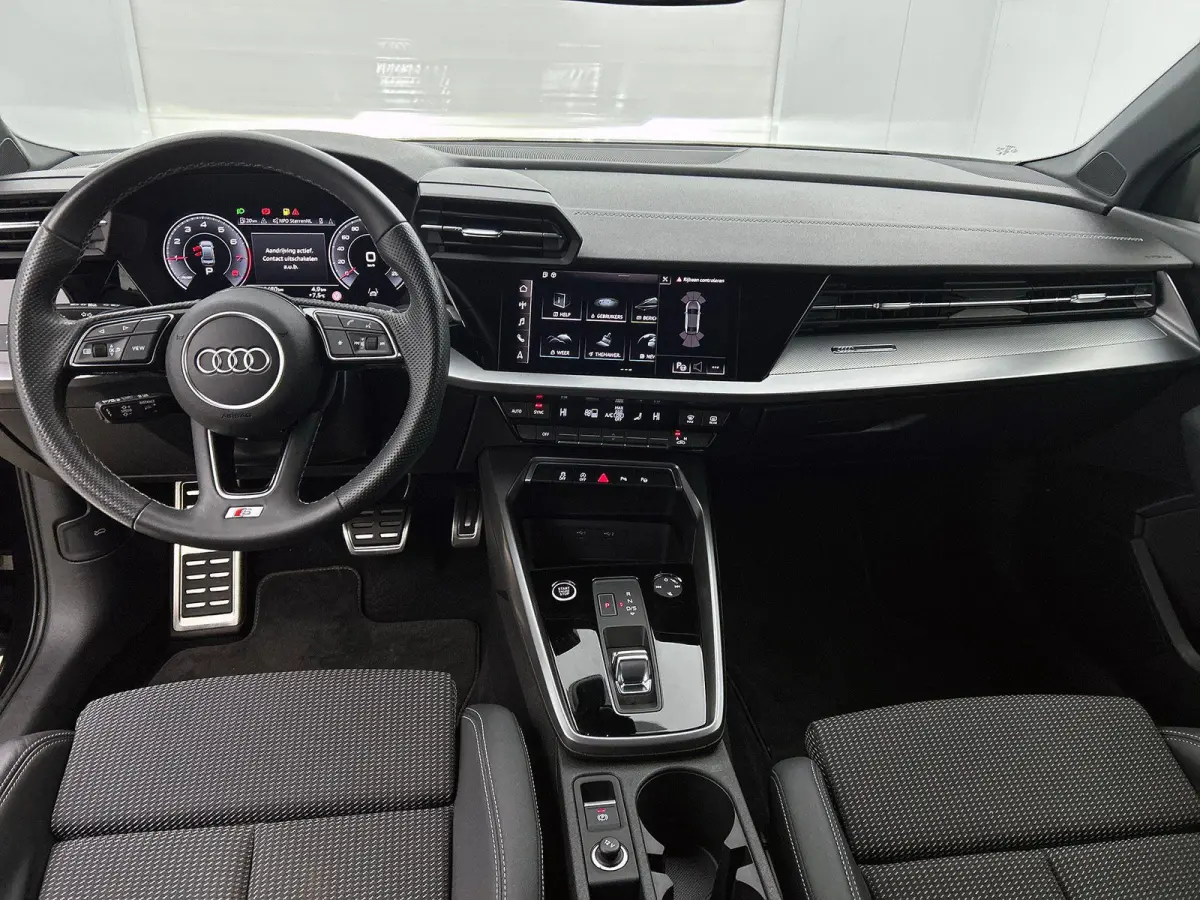 30 TFSI S edition DEMO ! Navigatie Apple Carplay/Android Auto Parkeersensoren Adaptive Cruise Control Virtual Cockpit Climate Control Getinte ramen Lichtmetalen velgen