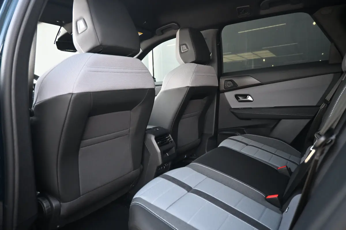 1.6 Turbo Plug-in-Hybrid Ultimate 195pk | Afn. Trekhaak | Schuif-/Kanteldak | HUD | Stoel/Stuurverwarming | Sfeerverlichting | Adaptive Cruise | Dodehoekdetectie