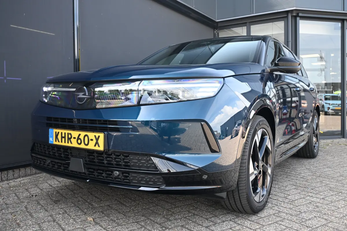 1.6 Turbo Plug-in-Hybrid Ultimate 195pk | Afn. Trekhaak | Schuif-/Kanteldak | HUD | Stoel/Stuurverwarming | Sfeerverlichting | Adaptive Cruise | Dodehoekdetectie