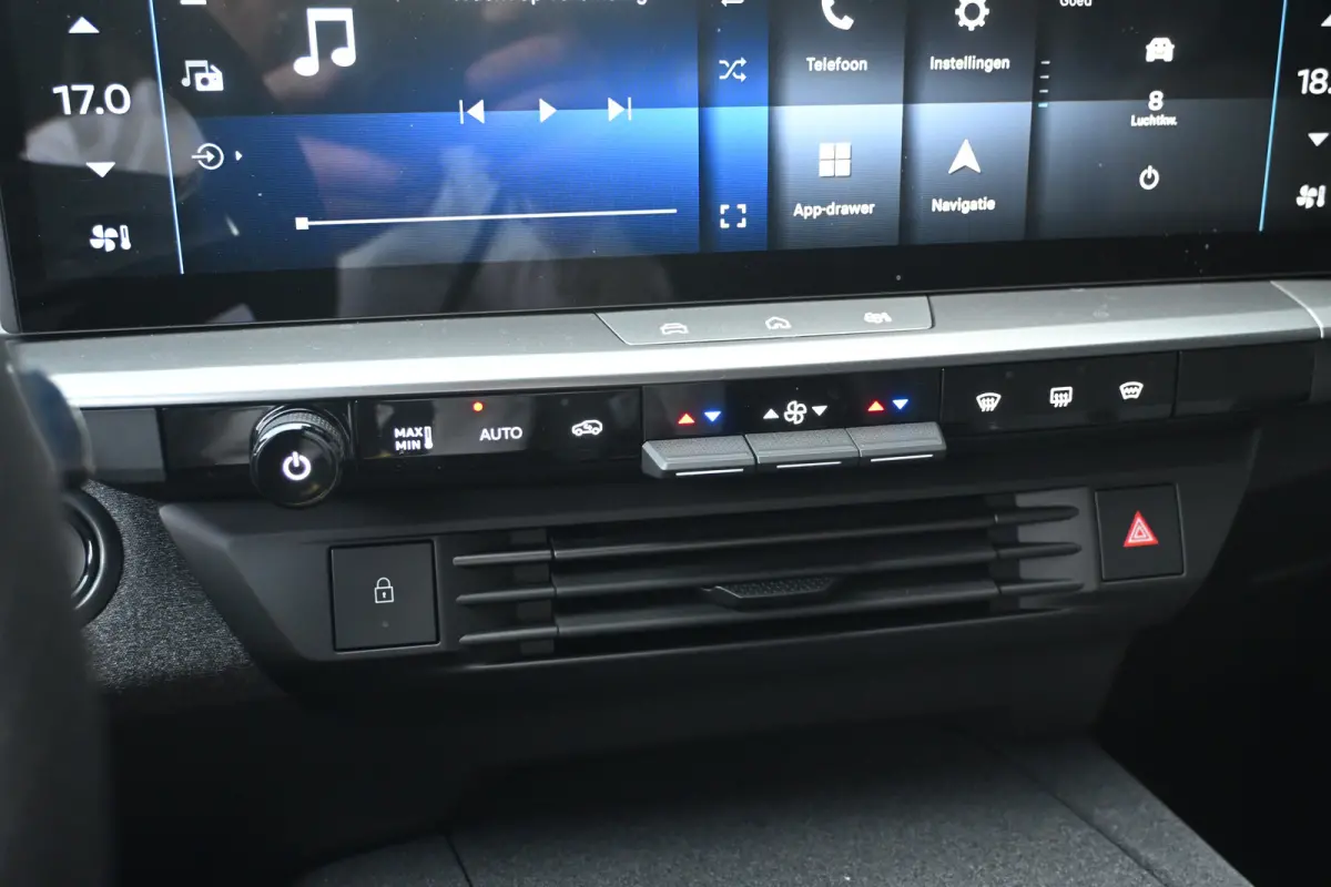 1.6 Turbo Plug-in-Hybrid Ultimate 195pk | Afn. Trekhaak | Schuif-/Kanteldak | HUD | Stoel/Stuurverwarming | Sfeerverlichting | Adaptive Cruise | Dodehoekdetectie
