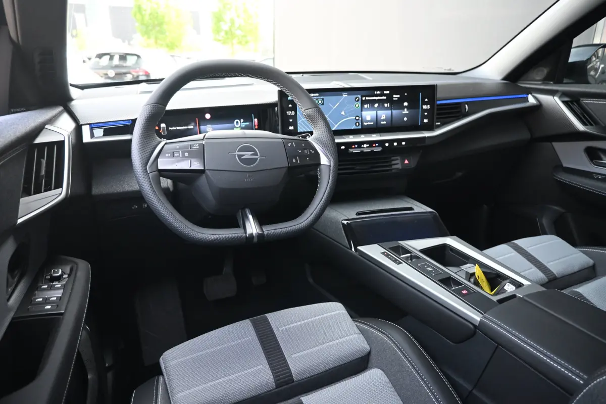 1.6 Turbo Plug-in-Hybrid Ultimate 195pk | Afn. Trekhaak | Schuif-/Kanteldak | HUD | Stoel/Stuurverwarming | Sfeerverlichting | Adaptive Cruise | Dodehoekdetectie