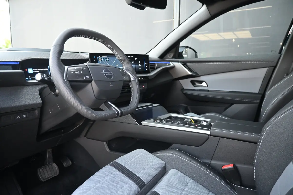 1.6 Turbo Plug-in-Hybrid Ultimate 195pk | Afn. Trekhaak | Schuif-/Kanteldak | HUD | Stoel/Stuurverwarming | Sfeerverlichting | Adaptive Cruise | Dodehoekdetectie