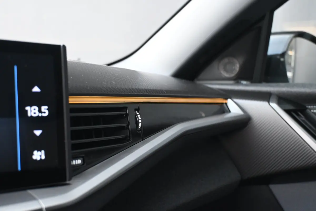 1.6 Turbo Plug-in-Hybrid Ultimate 195pk | Afn. Trekhaak | Schuif-/Kanteldak | HUD | Stoel/Stuurverwarming | Sfeerverlichting | Adaptive Cruise | Dodehoekdetectie