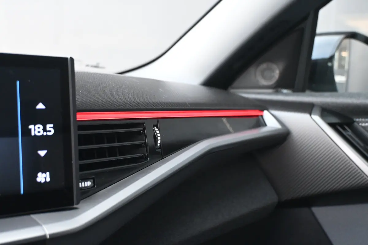 1.6 Turbo Plug-in-Hybrid Ultimate 195pk | Afn. Trekhaak | Schuif-/Kanteldak | HUD | Stoel/Stuurverwarming | Sfeerverlichting | Adaptive Cruise | Dodehoekdetectie