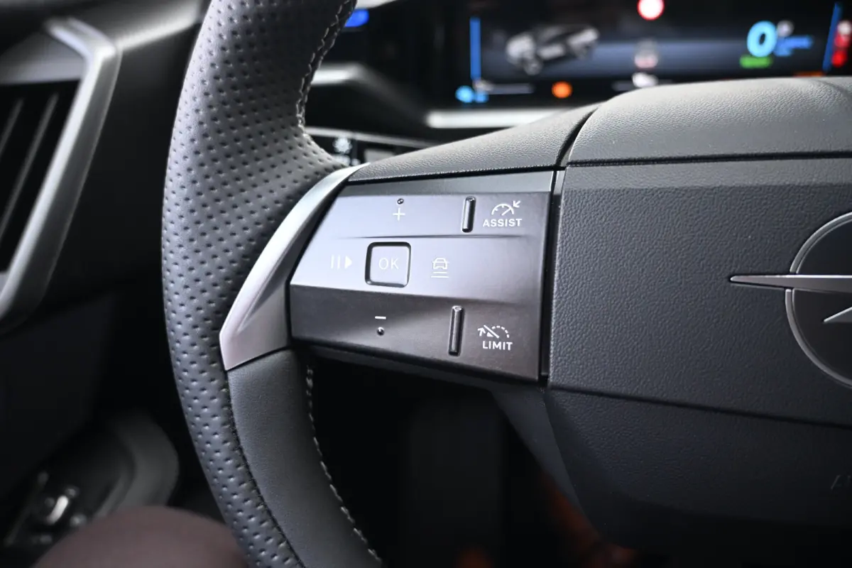 1.6 Turbo Plug-in-Hybrid Ultimate 195pk | Afn. Trekhaak | Schuif-/Kanteldak | HUD | Stoel/Stuurverwarming | Sfeerverlichting | Adaptive Cruise | Dodehoekdetectie