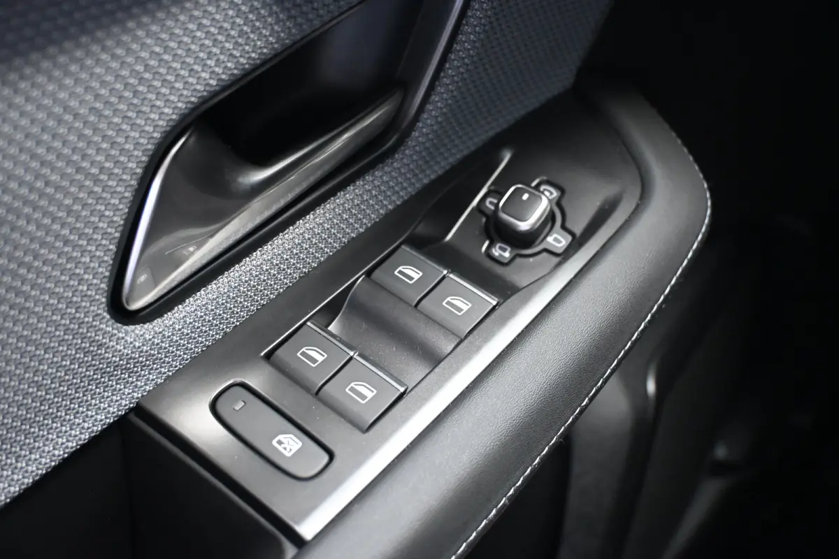 1.6 Turbo Plug-in-Hybrid Ultimate 195pk | Afn. Trekhaak | Schuif-/Kanteldak | HUD | Stoel/Stuurverwarming | Sfeerverlichting | Adaptive Cruise | Dodehoekdetectie