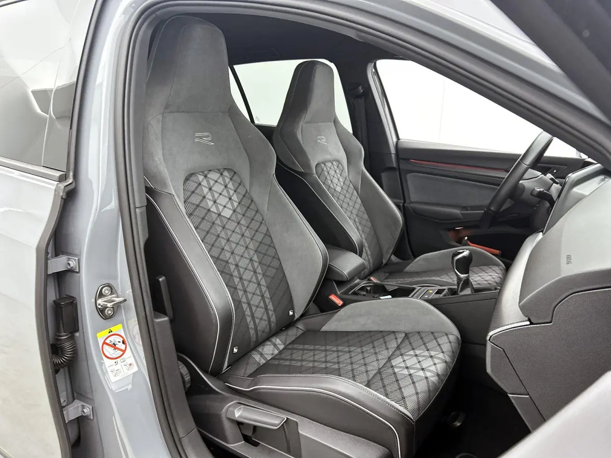 1.5 TSI R-Line Business | 131 PK | Keyless (Start) | Parkeersensoren | Digital Cockpit | Carplay / Android Auto