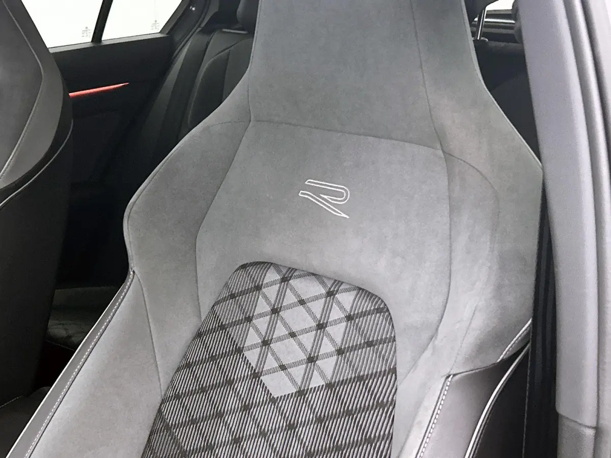 1.5 TSI R-Line Business | 131 PK | Keyless (Start) | Parkeersensoren | Digital Cockpit | Carplay / Android Auto