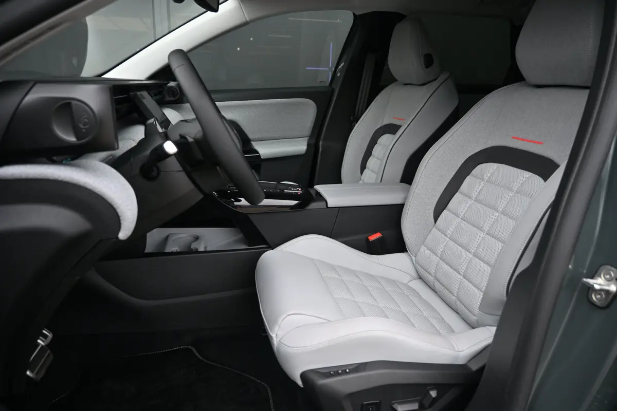 Max Comfort Range 73 kWh | Comfortstoelen | Stoel/Stuurverwarming | Achteruitrijcamera | Dodehoekdetectie | Adaptive Cruise | !!