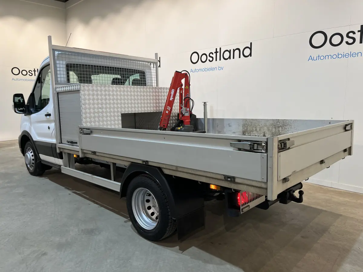 350 2.0 TDCI L2 Trend RWD Open Laadbak / Maxilift kraan / Euro 6 / Trekhaak 3.000 KG / Dubbel Lucht / Airco / Cruise Control / 3-Zits / 67.000 KM !!