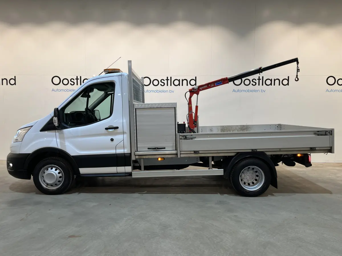 350 2.0 TDCI L2 Trend RWD Open Laadbak / Maxilift kraan / Euro 6 / Trekhaak 3.000 KG / Dubbel Lucht / Airco / Cruise Control / 3-Zits / 67.000 KM !!