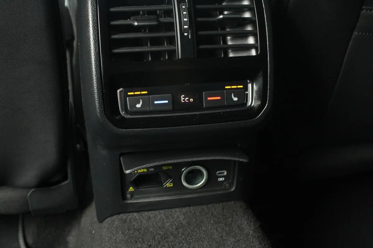 1.4 TSI eHybrid 218pk DSG R-Line Business+ | SoH 91% | Standkachel | Trekhaak | Camera | Navigatie | Apple CarPlay