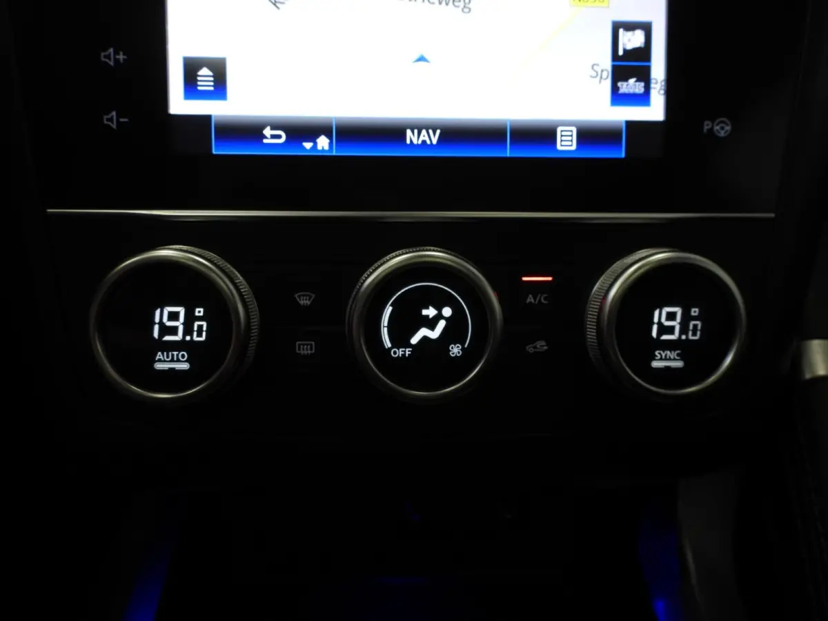 1.3 TCe Aut. Intens NAVI/CAMERA/PANODAK/LED/19"LMV!
