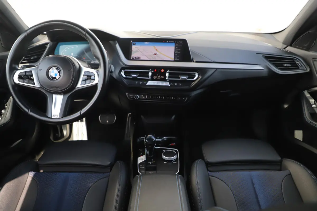 118i Business Edition M Sport Automaat Black Optic Virtual Cockpit Sfeerverlichting Navigatie Carplay Android Sportstoelen Clima Cruise PDC