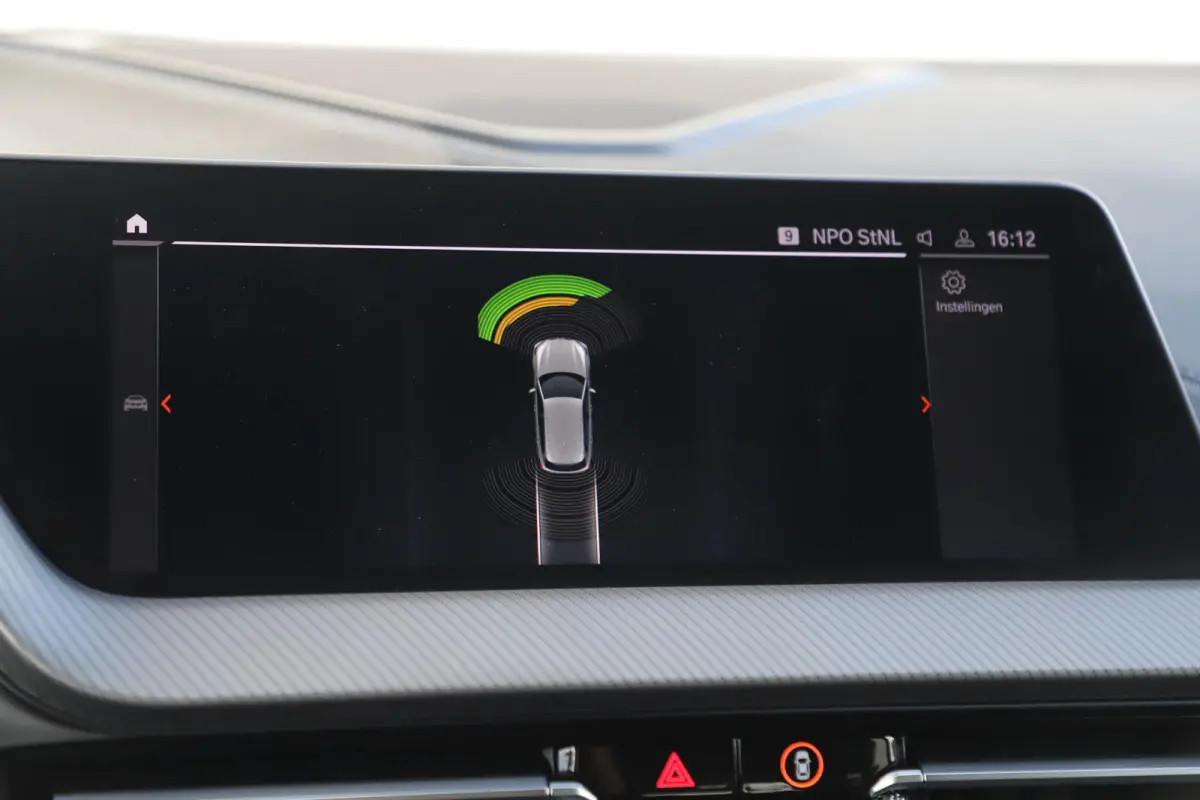 118i Business Edition M Sport Automaat Black Optic Virtual Cockpit Sfeerverlichting Navigatie Carplay Android Sportstoelen Clima Cruise PDC