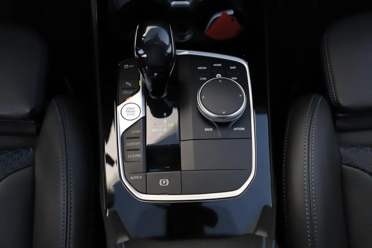 118i Business Edition M Sport Automaat Black Optic Virtual Cockpit Sfeerverlichting Navigatie Carplay Android Sportstoelen Clima Cruise PDC