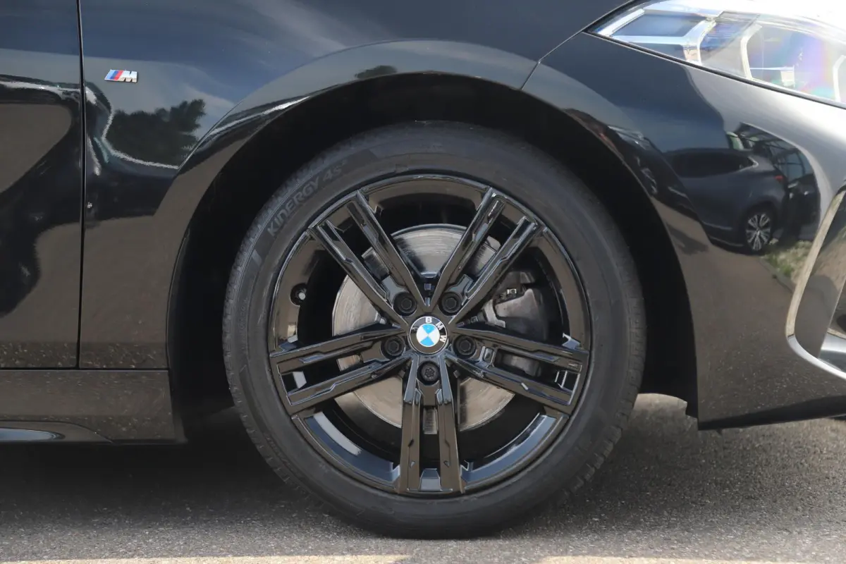 118i Business Edition M Sport Automaat Black Optic Virtual Cockpit Sfeerverlichting Navigatie Carplay Android Sportstoelen Clima Cruise PDC