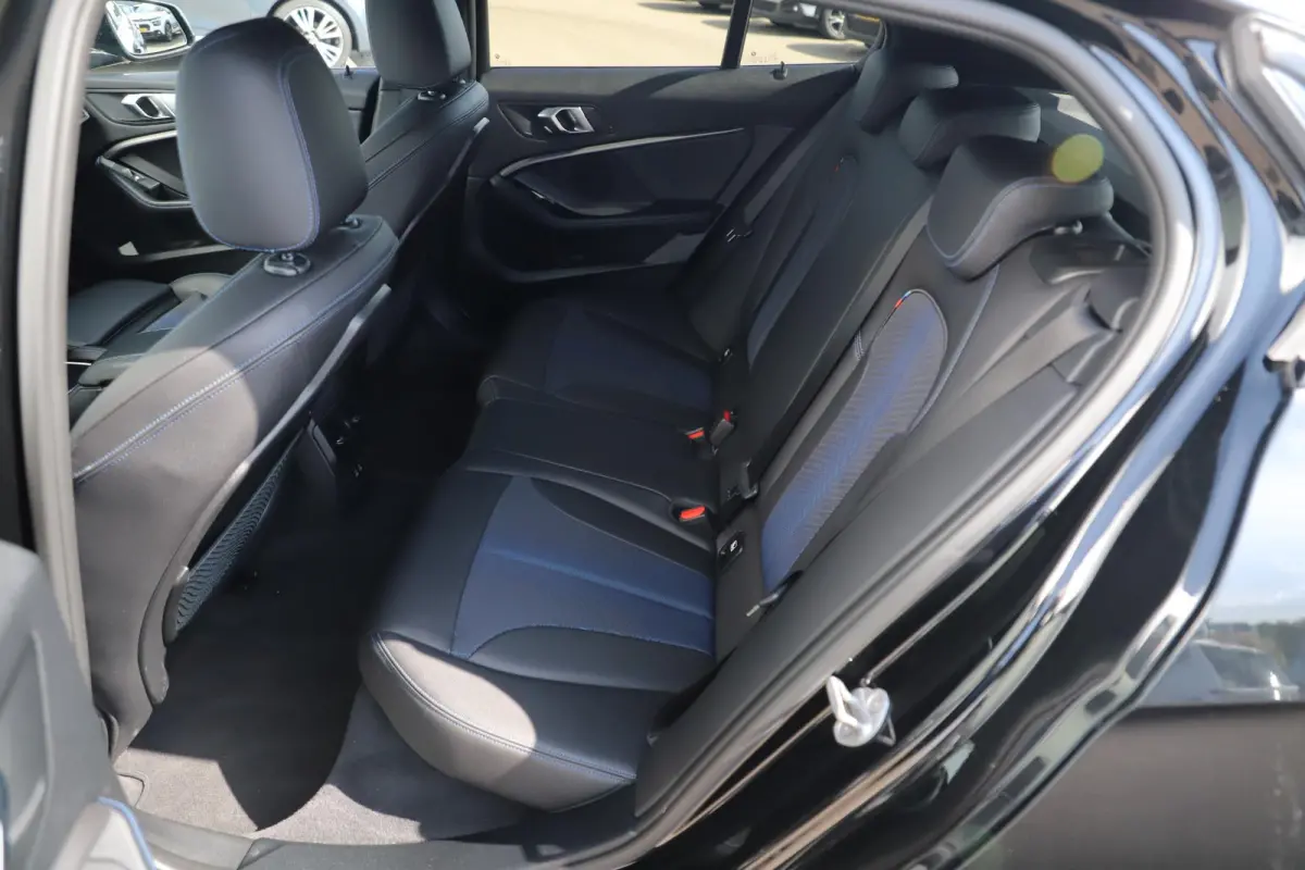 118i Business Edition M Sport Automaat Black Optic Virtual Cockpit Sfeerverlichting Navigatie Carplay Android Sportstoelen Clima Cruise PDC