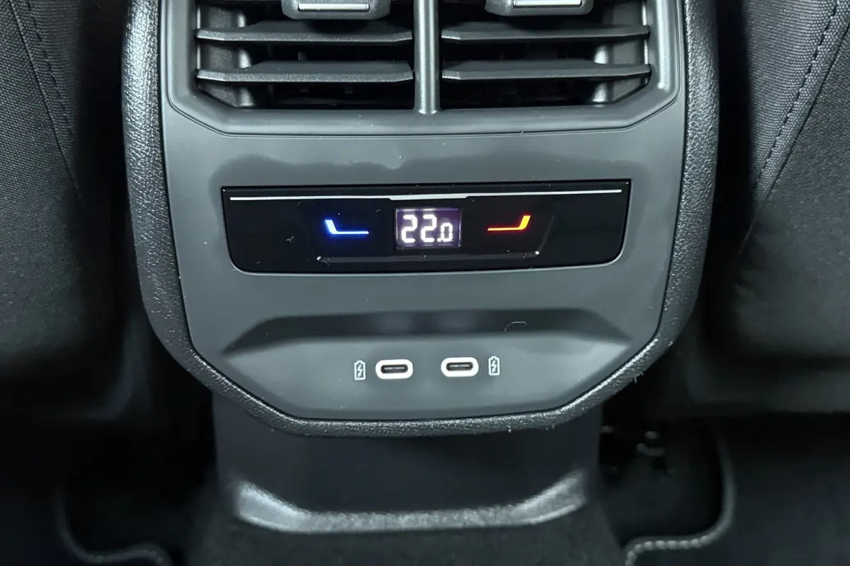 150 PK Aut. Hybrid Style+ Camera Adap.Cruise Carplay