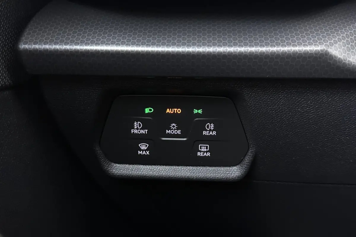 150 PK Aut. Hybrid Style+ Camera Adap.Cruise Carplay