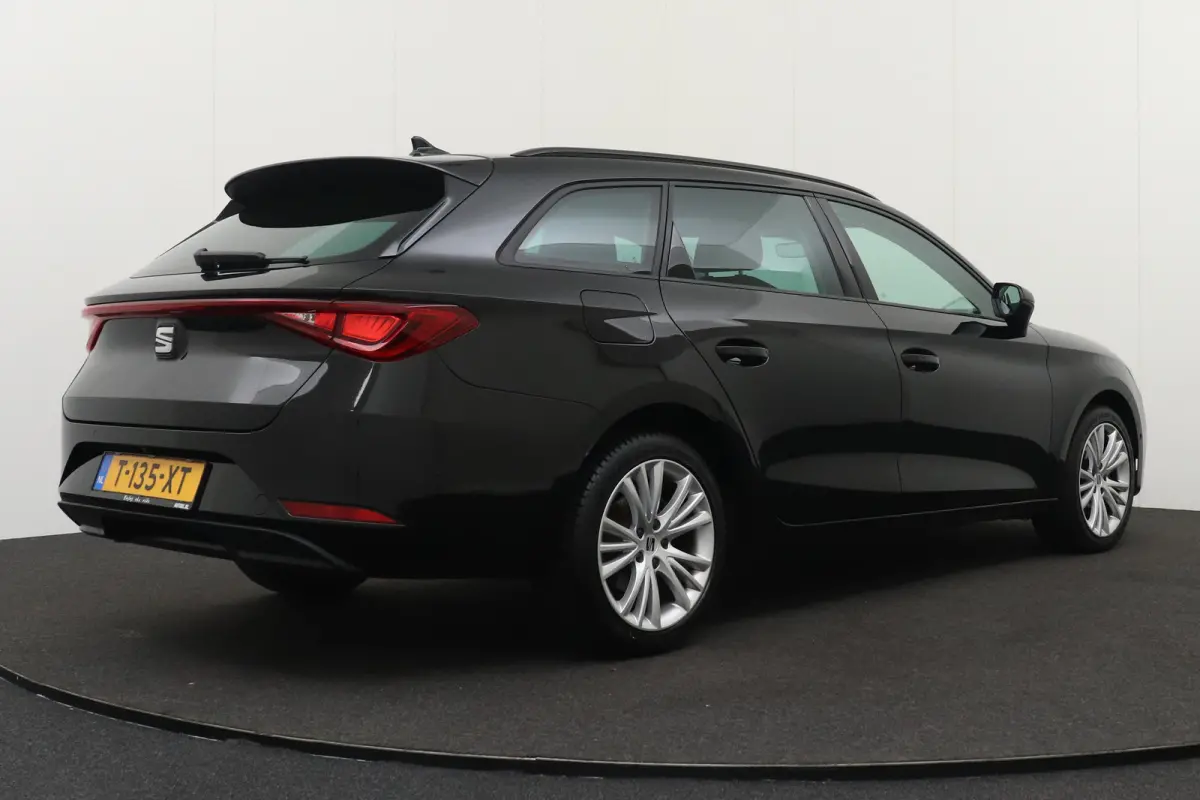 150 PK Aut. Hybrid Style+ Camera Adap.Cruise Carplay