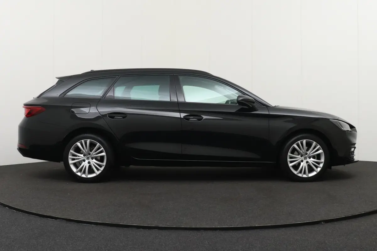 150 PK Aut. Hybrid Style+ Camera Adap.Cruise Carplay