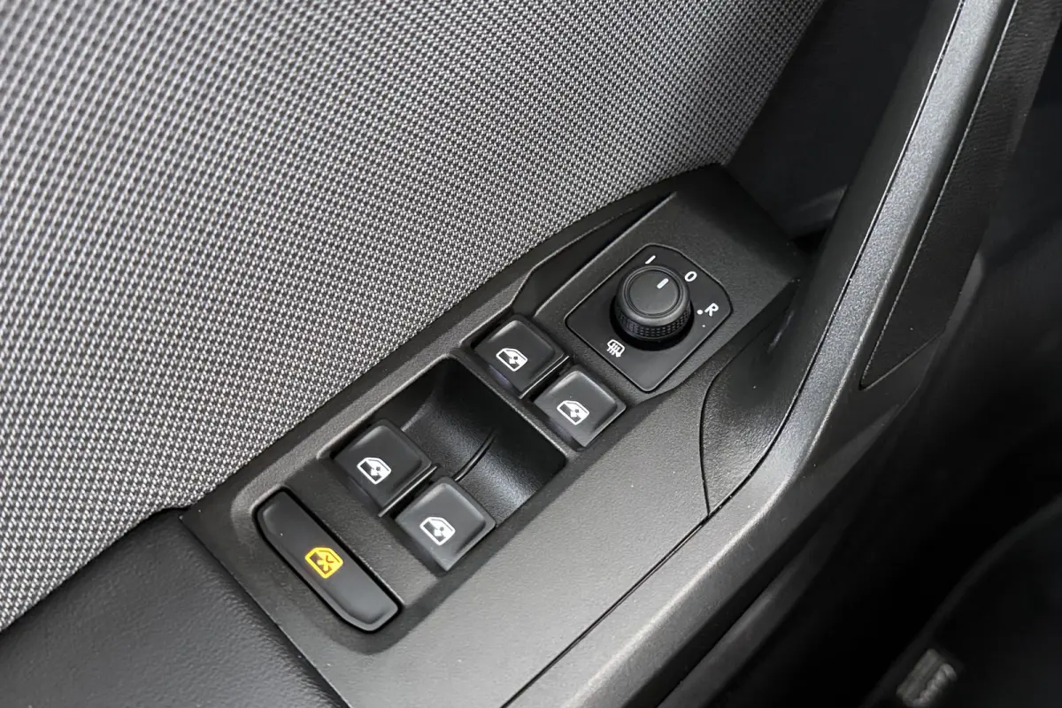 150 PK Aut. Hybrid Style+ Camera Adap.Cruise Carplay
