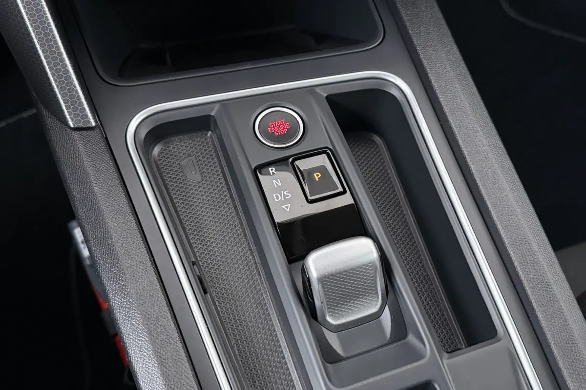 150 PK Aut. Hybrid Style+ Camera Adap.Cruise Carplay