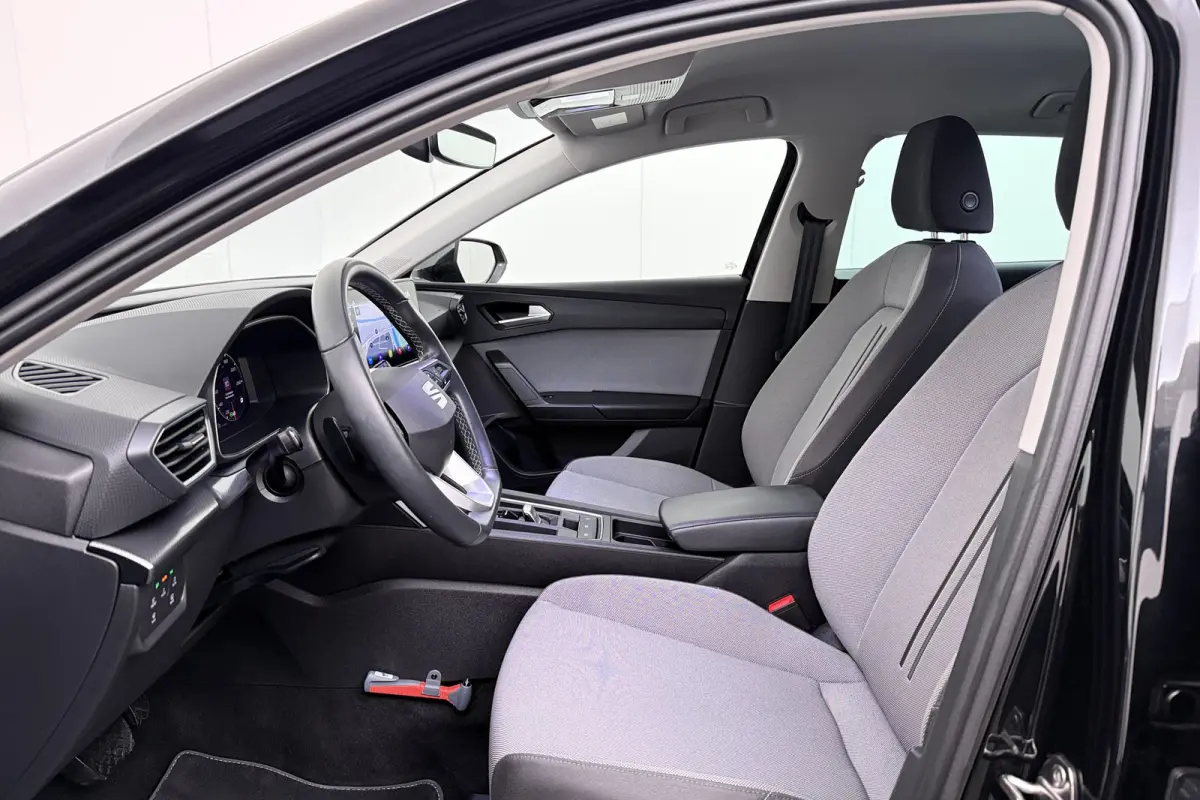 150 PK Aut. Hybrid Style+ Camera Adap.Cruise Carplay