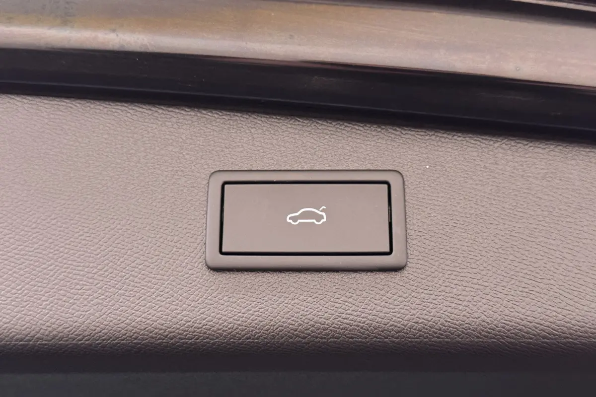150 PK Aut. Hybrid Style+ Camera Adap.Cruise Carplay