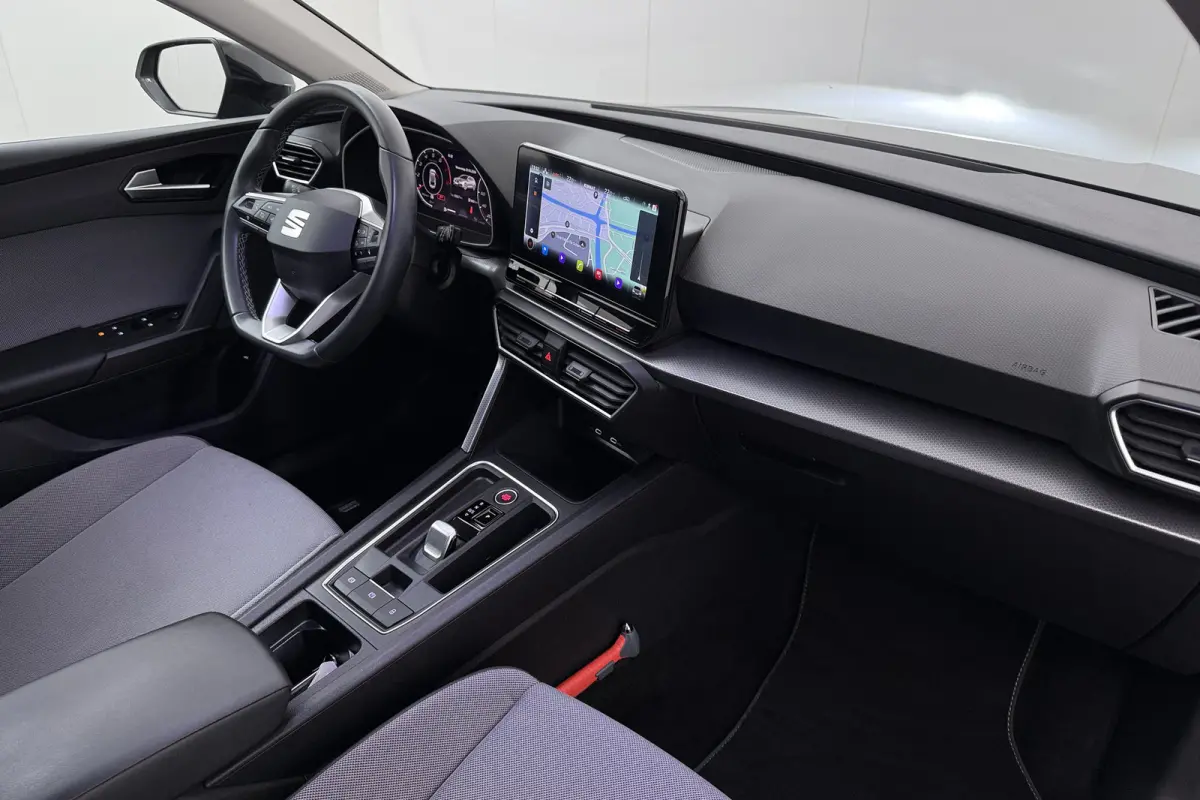 150 PK Aut. Hybrid Style+ Camera Adap.Cruise Carplay
