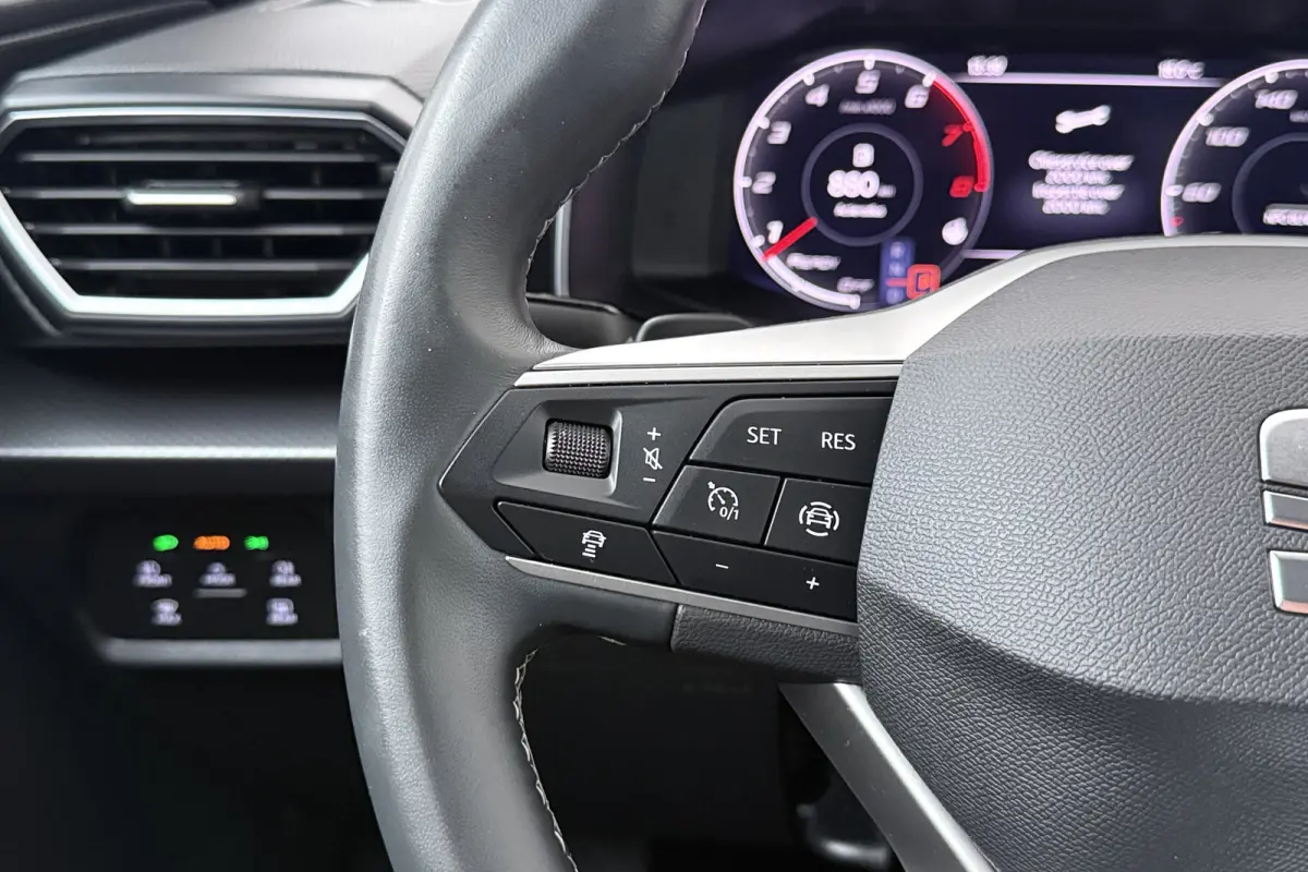 150 PK Aut. Hybrid Style+ Camera Adap.Cruise Carplay
