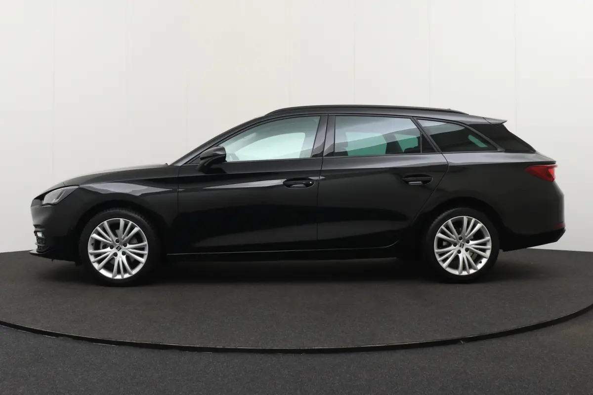 150 PK Aut. Hybrid Style+ Camera Adap.Cruise Carplay