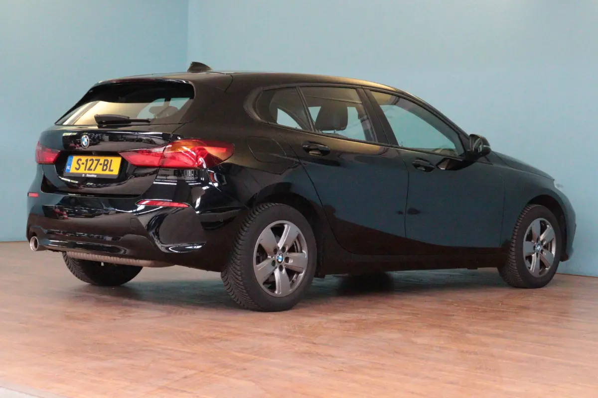 118i Introduction Edition Automaat | NAVI | CLIMA | CAMERA + PDC | CRUISE | HARMAN / KARDON AUDIO |