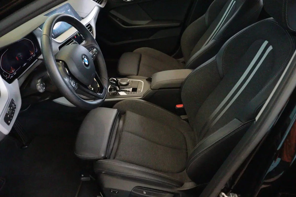 118i Introduction Edition Automaat | NAVI | CLIMA | CAMERA + PDC | CRUISE | HARMAN / KARDON AUDIO |