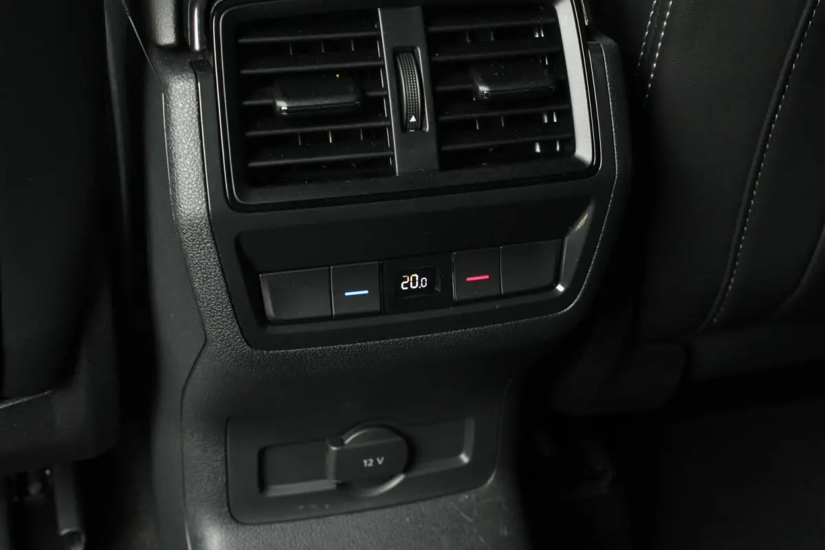 1.5 TSI 150pk DSG Sportline Business | Stoelverwarming | Adaptive Cruise | Bestuurdersstoel Elektrisch | Trekhaak Wegklapbaar | Keyless
