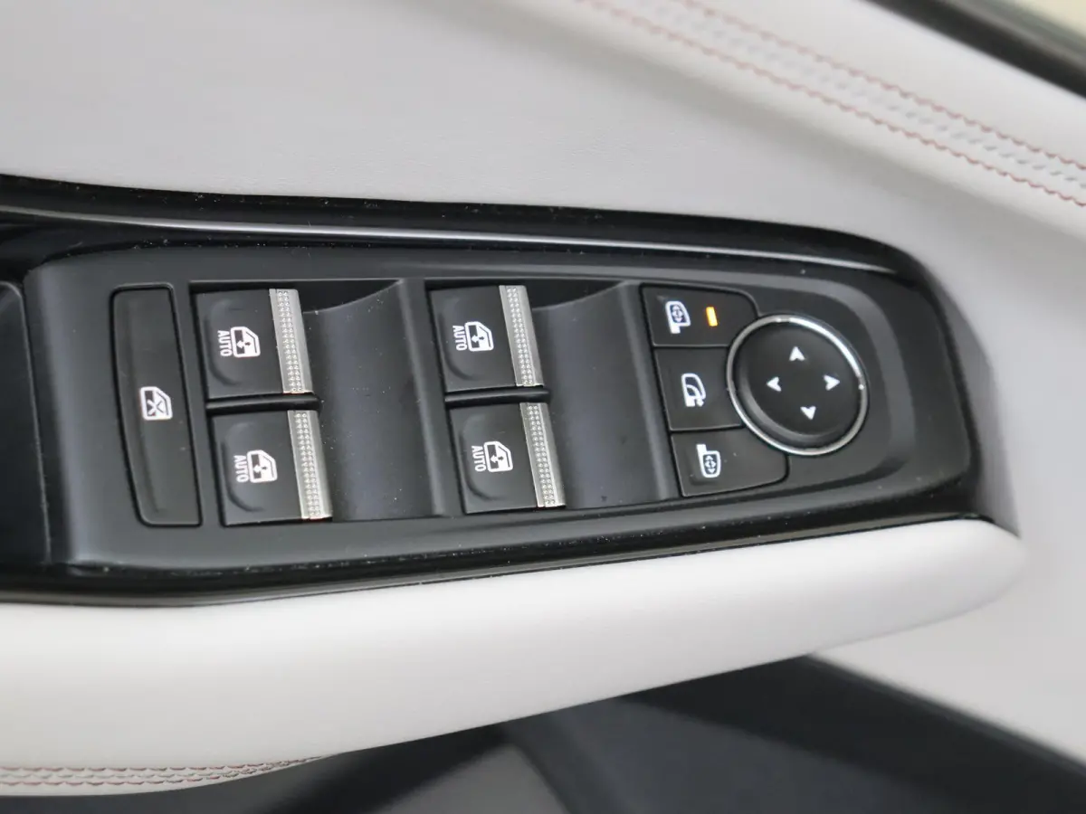 E-Tech full hybrid 200 PK iconic 7p. | Pack Advanced Drive Assist | Pack Harman Kardon premium sound | Apple Carplay/Android  | cruise control adaptief | dodehoekdetectie met correctie | ele