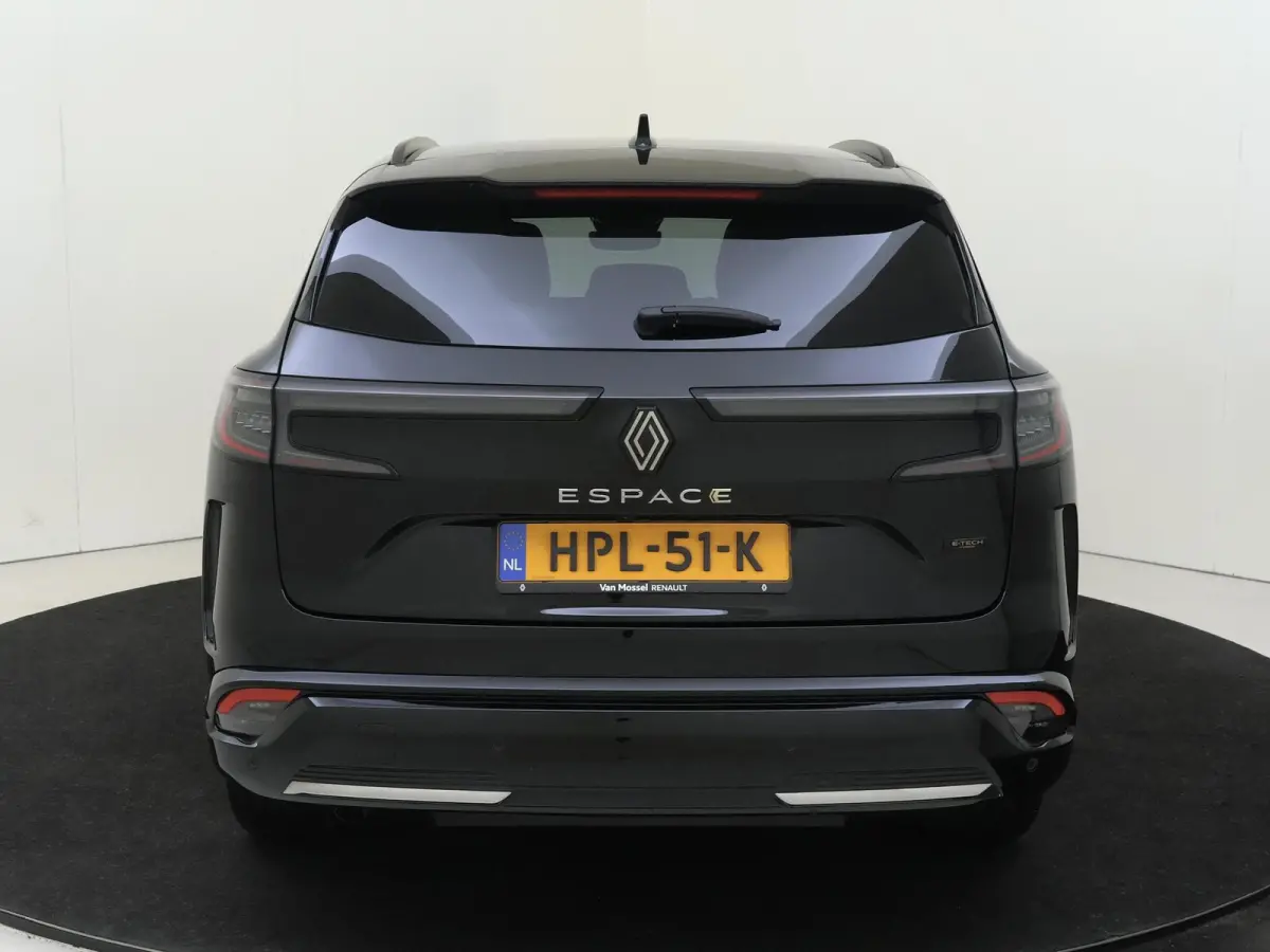 E-Tech full hybrid 200 PK iconic 7p. | Pack Advanced Drive Assist | Pack Harman Kardon premium sound | Apple Carplay/Android  | cruise control adaptief | dodehoekdetectie met correctie | ele