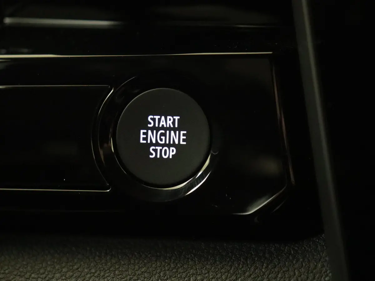 E-Tech full hybrid 200 PK iconic 7p. | Pack Advanced Drive Assist | Pack Harman Kardon premium sound | Apple Carplay/Android  | cruise control adaptief | dodehoekdetectie met correctie | ele