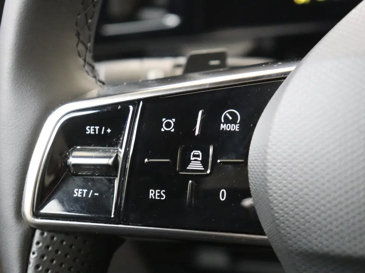 E-Tech full hybrid 200 PK iconic 7p. | Pack Advanced Drive Assist | Pack Harman Kardon premium sound | Apple Carplay/Android  | cruise control adaptief | dodehoekdetectie met correctie | ele