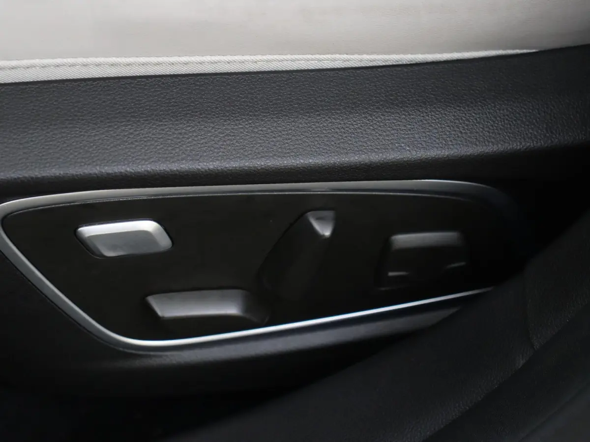 E-Tech full hybrid 200 PK iconic 7p. | Pack Advanced Drive Assist | Pack Harman Kardon premium sound | Apple Carplay/Android  | cruise control adaptief | dodehoekdetectie met correctie | ele