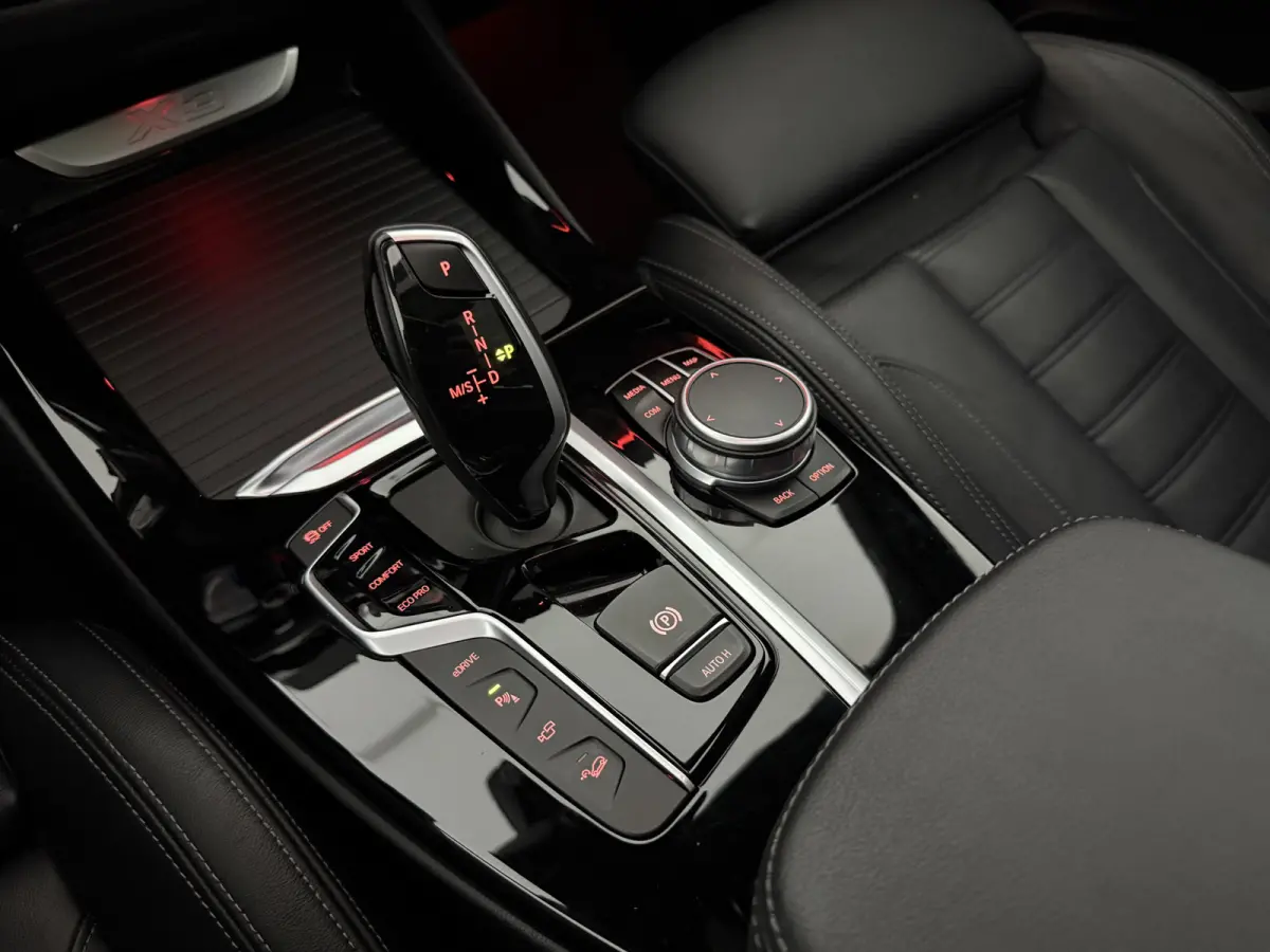 xDrive30e High Executive M-Sport | Pano | Virtual | H/K | 360° | HuD | Memory | Sfeer | Carplay | Cruise | NAP