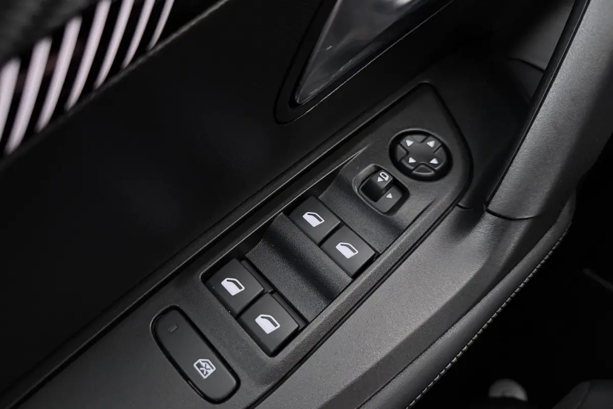 1.2 Aut. Hybrid Allure Half-Leder Carplay DAB 17' LMV