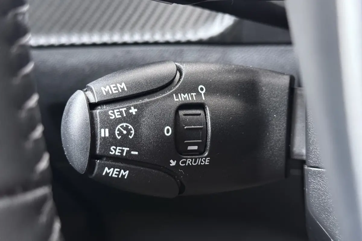 1.2 Aut. Hybrid Allure Half-Leder Carplay DAB 17' LMV