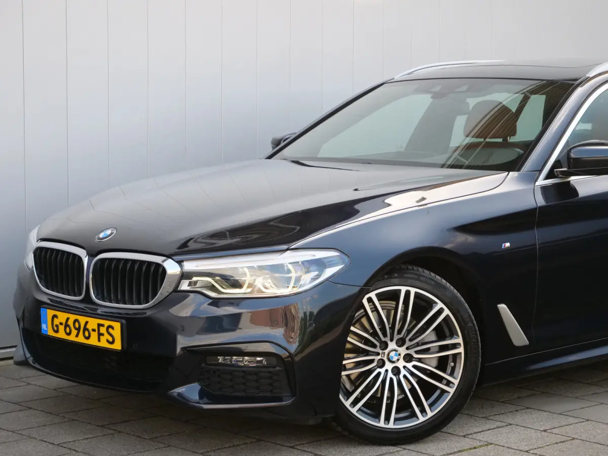 520i High Executive Edition 184 Pk automaat M-Sport / Pano-dak / Elek trekhaak / Camera