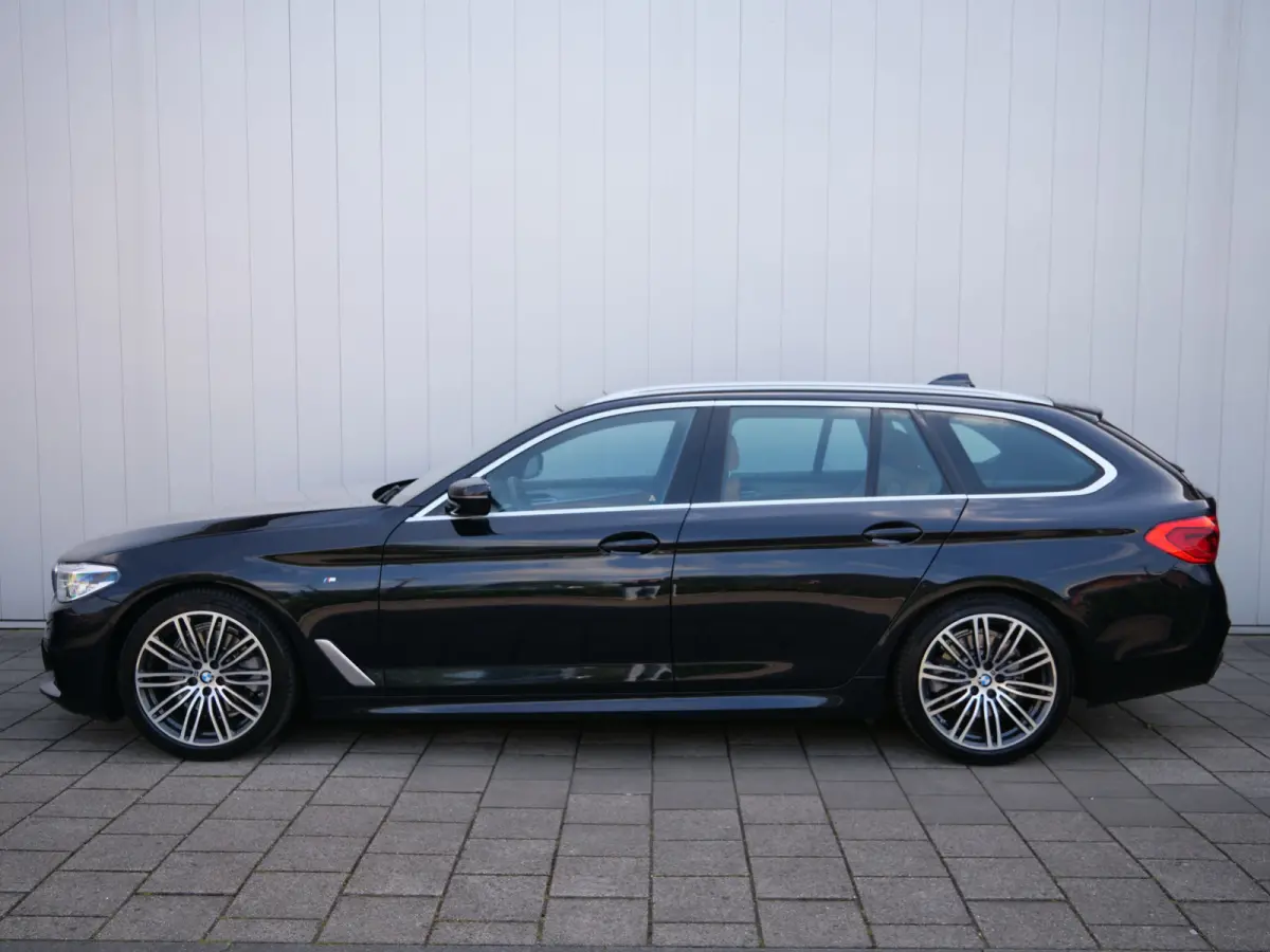 520i High Executive Edition 184 Pk automaat M-Sport / Pano-dak / Elek trekhaak / Camera
